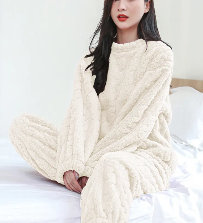 Pijama de Terciopelo Coral – Suave y Cómodo para Dormir