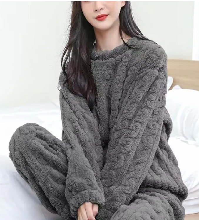 Pijama de Terciopelo Coral – Suave y Cómodo para Dormir